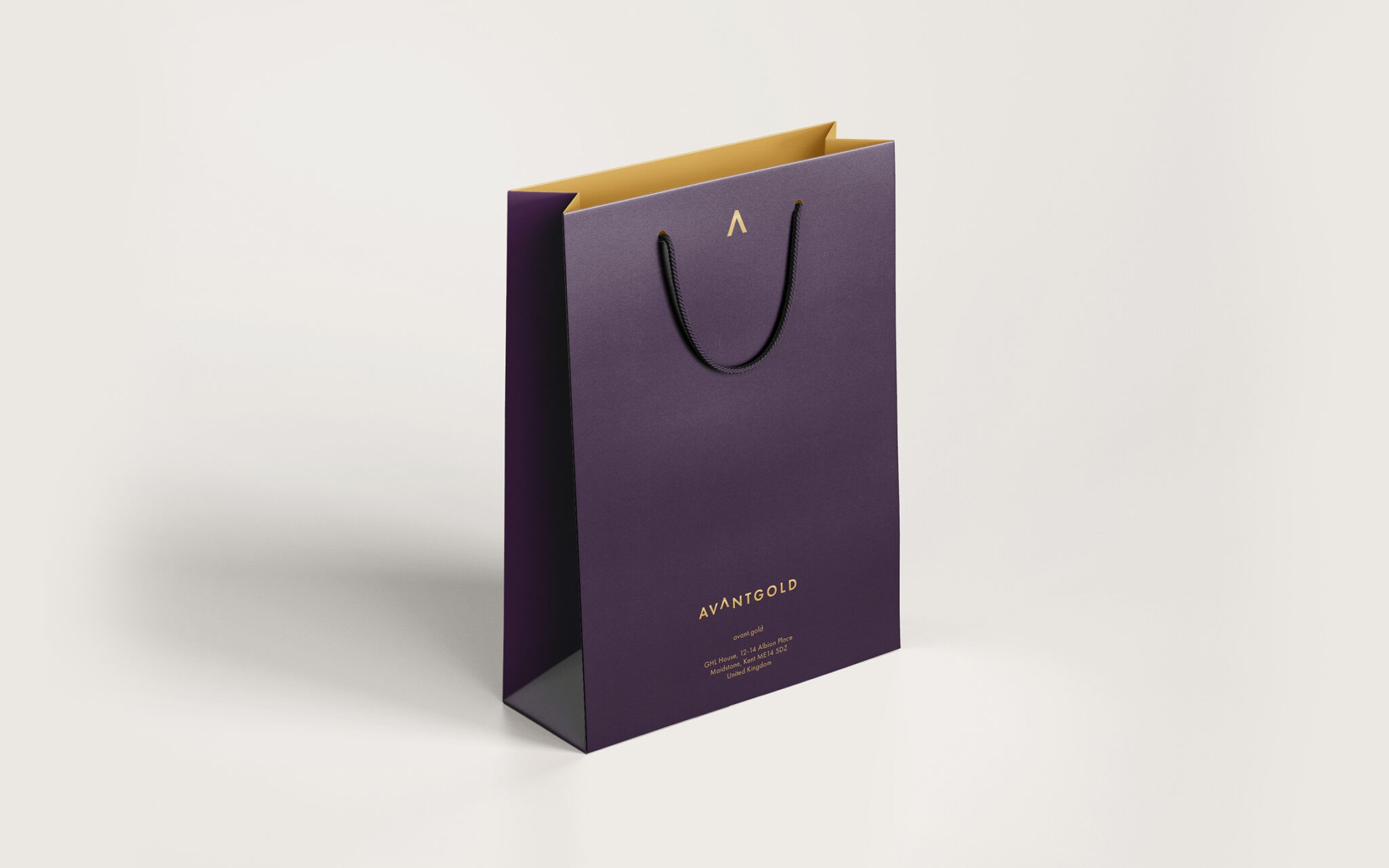 Avant.gold branded paper bag | 300%