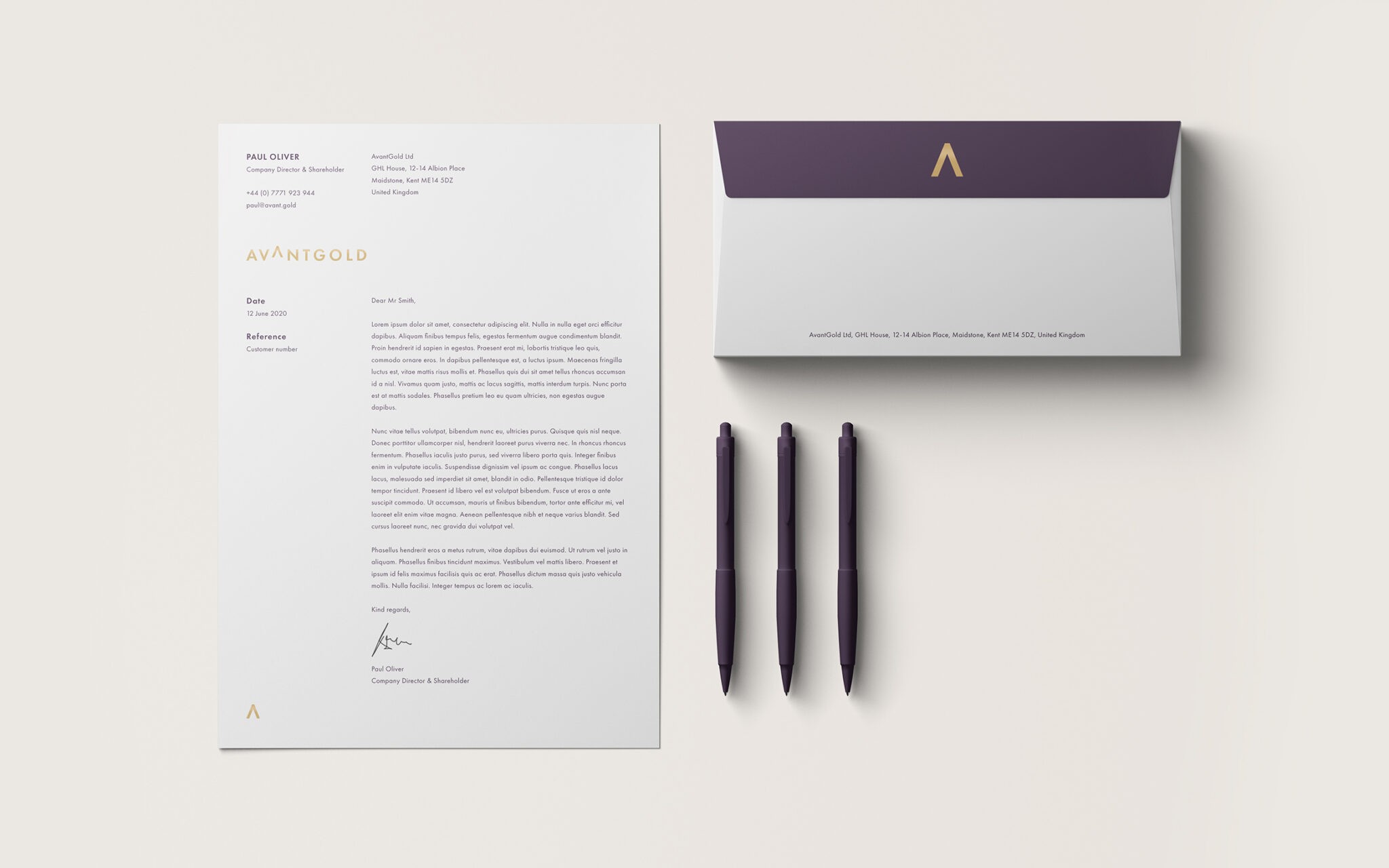 Avant.gold branding on stationary | 300%